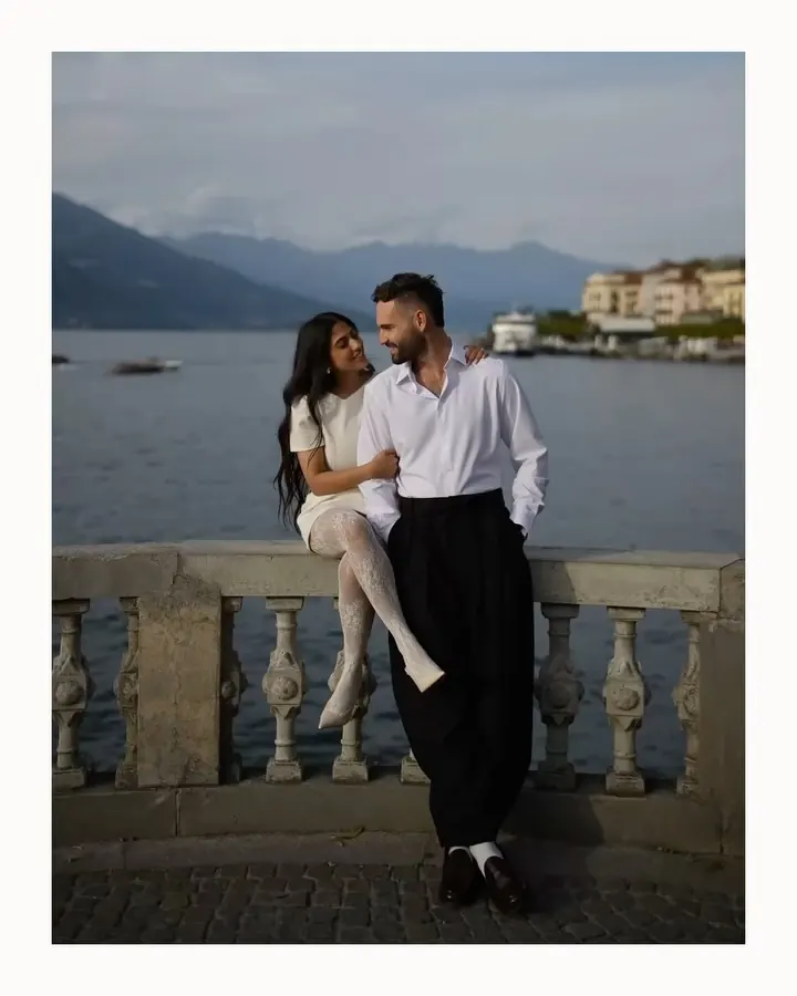 Soft light & timeless romance.