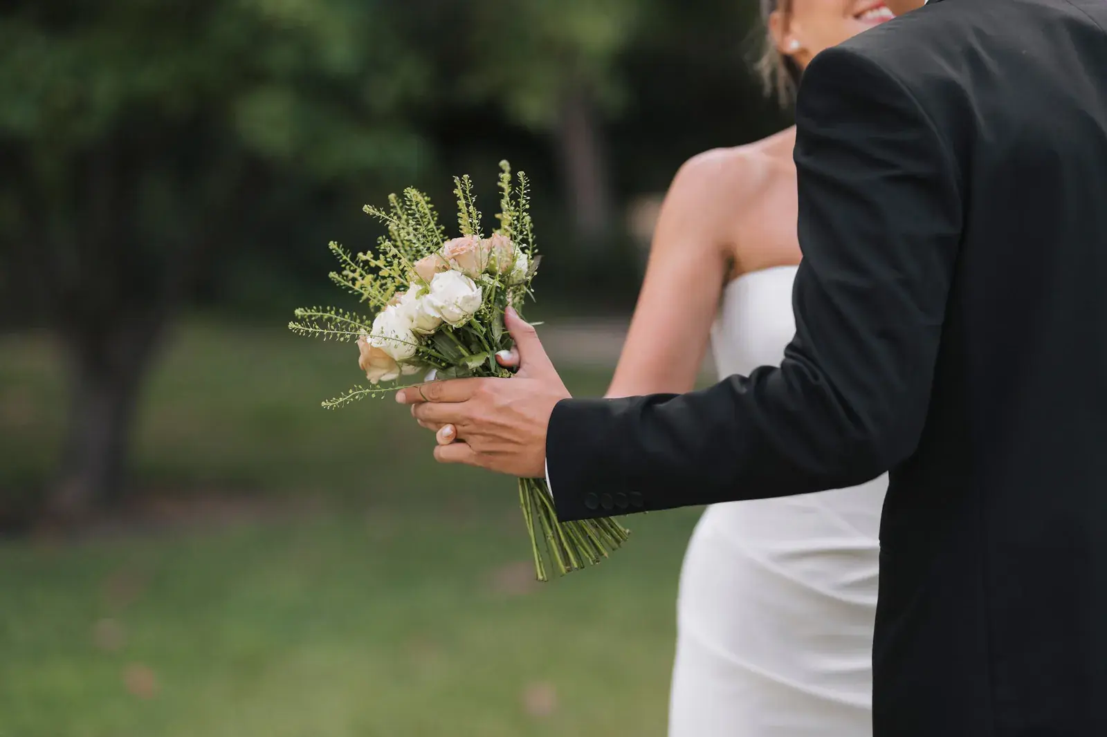 Wedding Photography at Kochav Hayam: Soft Elegance and Light on the Waterline, photograph 24