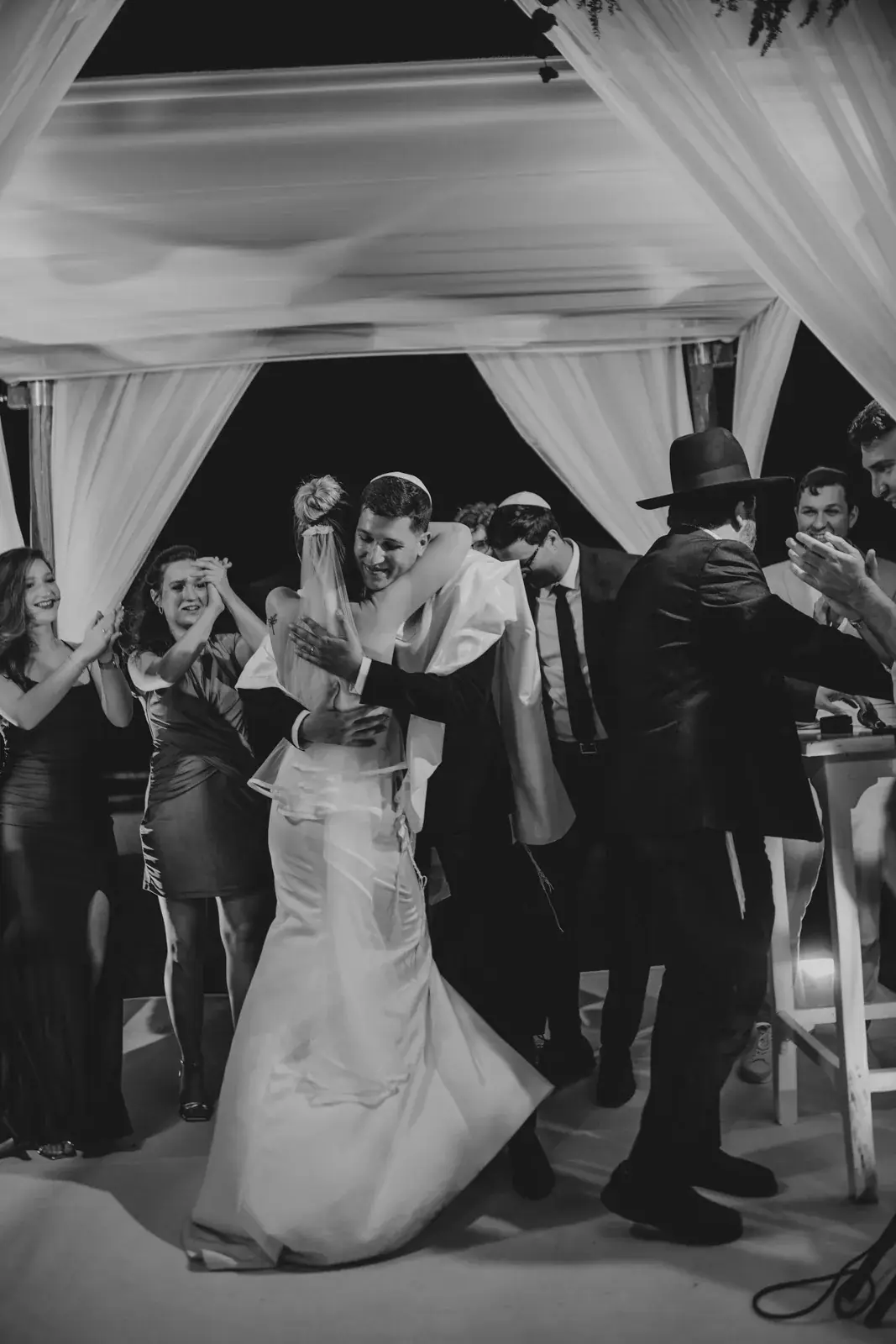 Wedding Photography at Kochav Hayam: Soft Elegance and Light on the Waterline, photograph 30