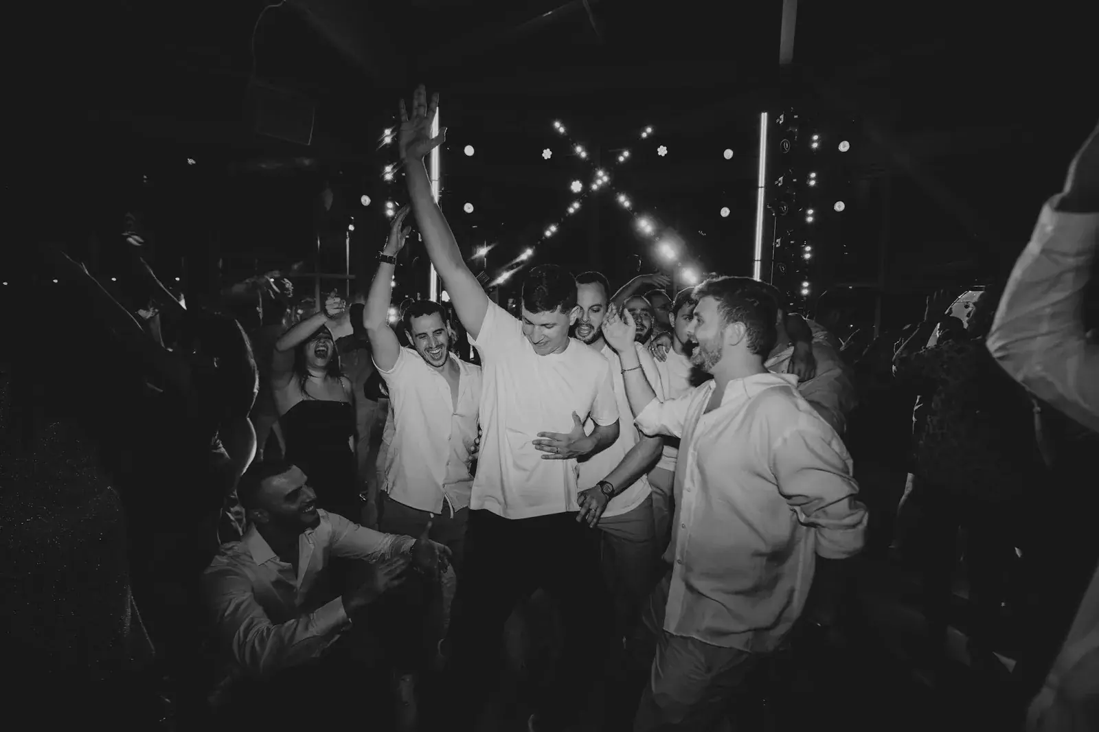 Wedding Photography at Kochav Hayam: Soft Elegance and Light on the Waterline, photograph 36