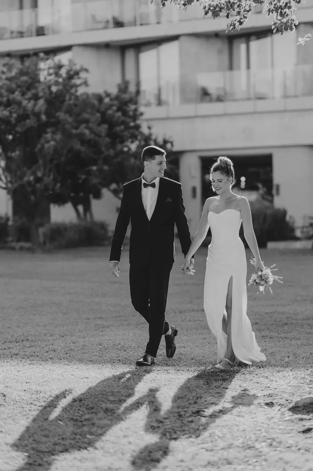 Wedding Photography at Kochav Hayam: Soft Elegance and Light on the Waterline, photograph 4