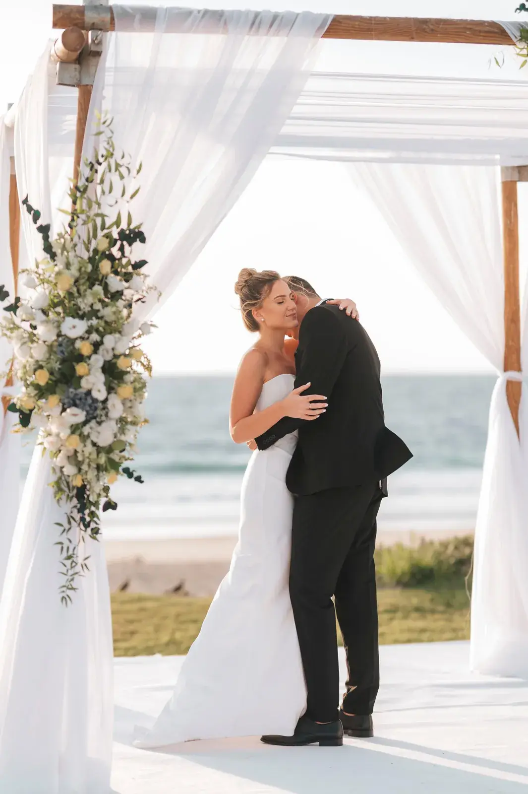 Wedding Photography at Kochav Hayam: Soft Elegance and Light on the Waterline, photograph 9