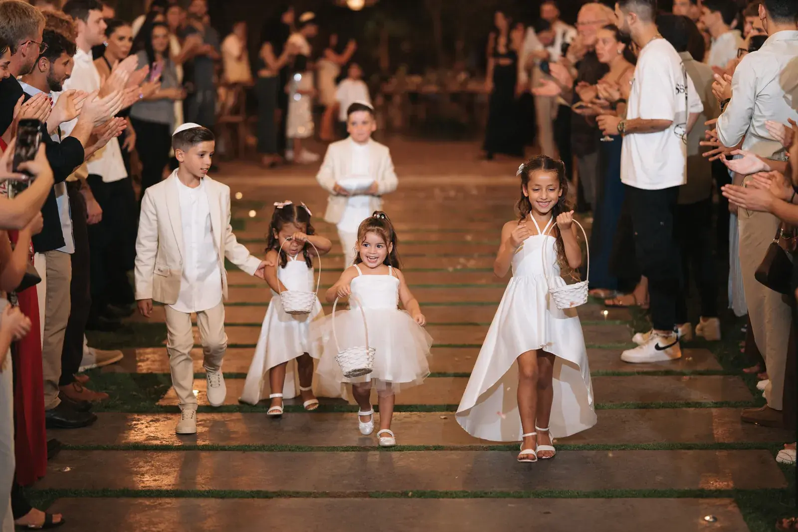 צילום חתונה בצל החורש: אסתטיקה אדריכלית ורגעי טבע ספונטניים, תמונה 12