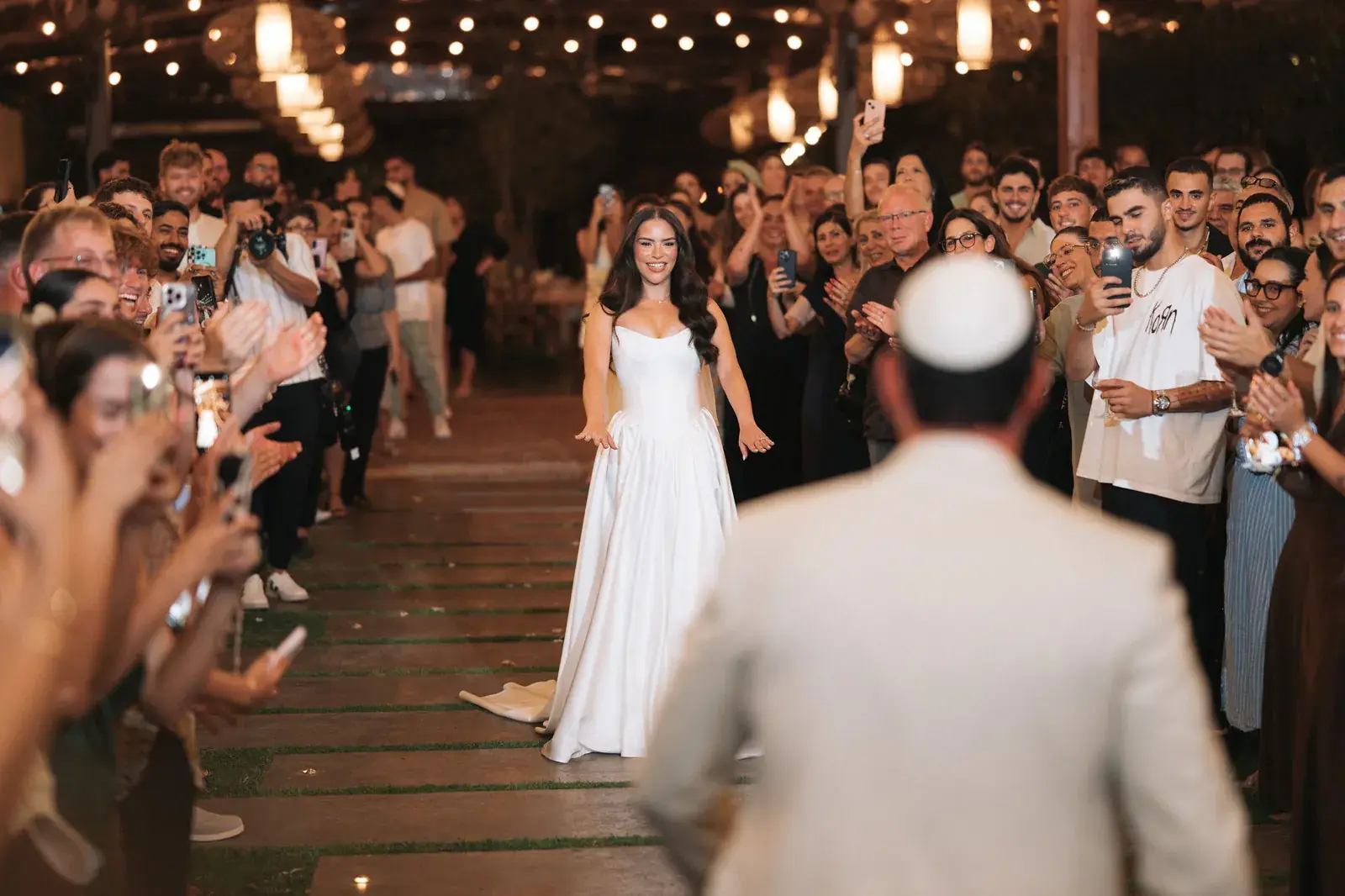 צילום חתונה בצל החורש: אסתטיקה אדריכלית ורגעי טבע ספונטניים, תמונה 14