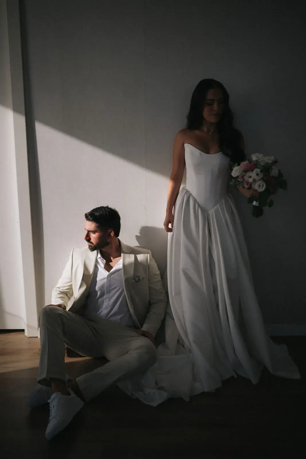 צילום חתונה בצל החורש: אסתטיקה אדריכלית ורגעי טבע ספונטניים, תמונה 23