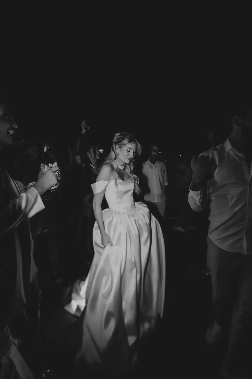 Wedding Photography at Kahi Resort: The Perfect Blend of Rustic Architecture and Modern Luxury, photograph 14