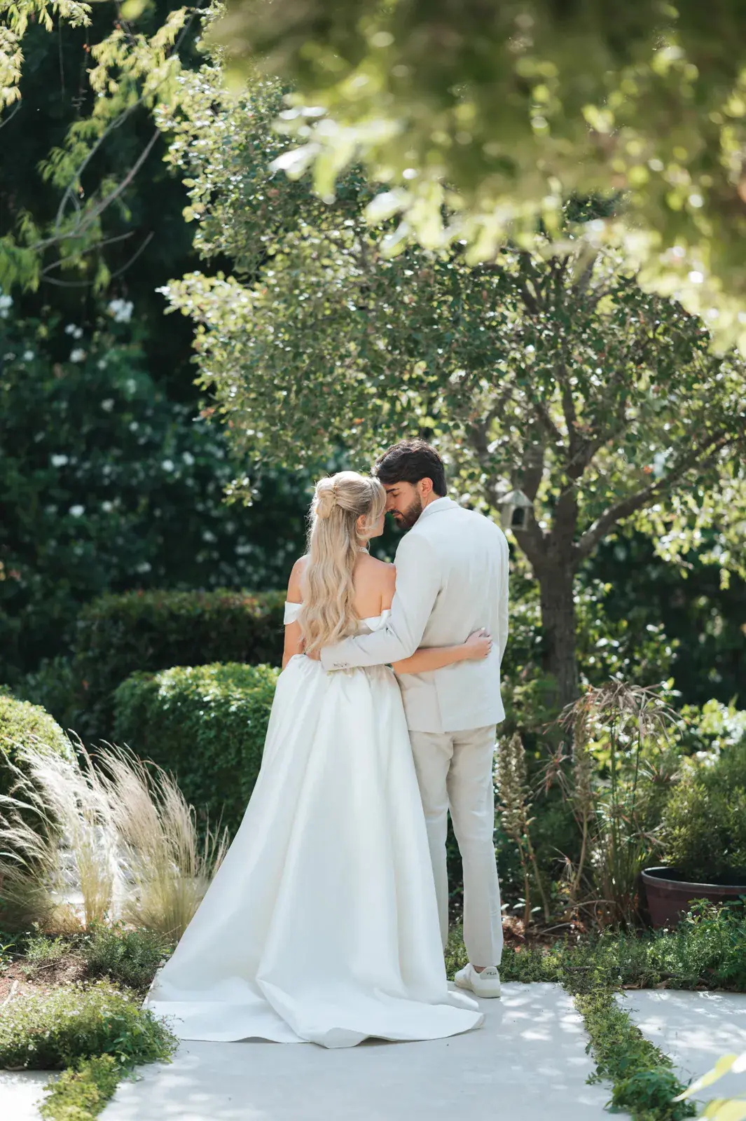 Wedding Photography at Kahi Resort: The Perfect Blend of Rustic Architecture and Modern Luxury, photograph 7