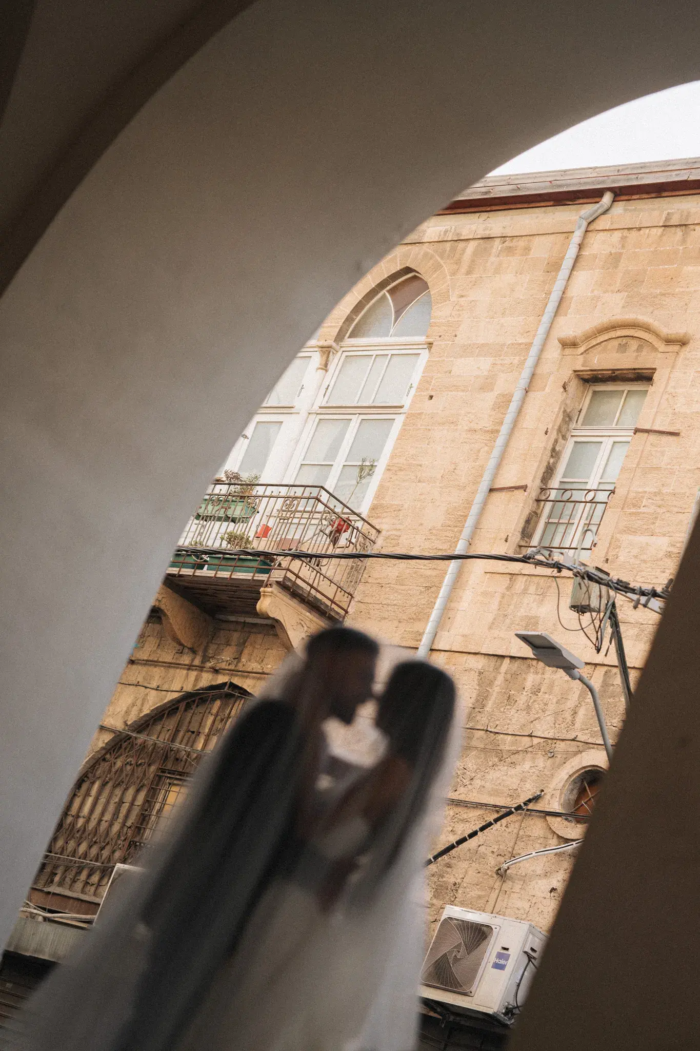 צילום חתונה בתל אביב: נווה צדק ועד שדרות רוטשילד – מסע בין סטייל לאמת אורבנית, תמונה 10